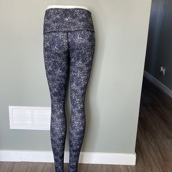 Lululemon size 6 leggings - Picture 2 of 2